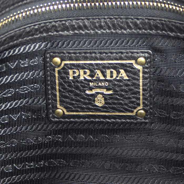 Bolso Cabás Prada en cuero granulado negro - Detail D3