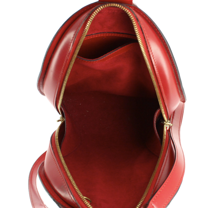 Louis Vuitton backpack in red epi leather - Detail D2