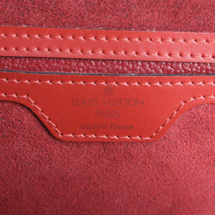Sac à dos Louis Vuitton en cuir épi rouge - Detail D3