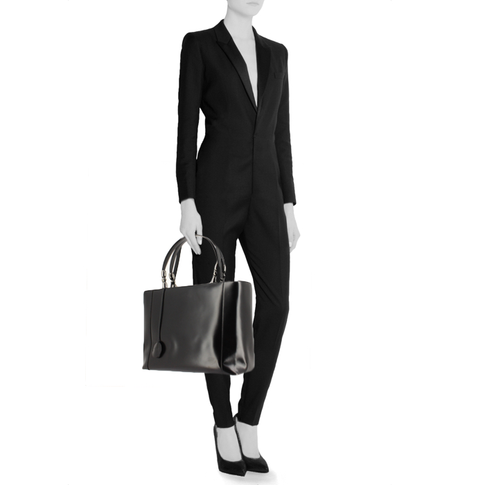 Handbag in black patent leather - Detail D2