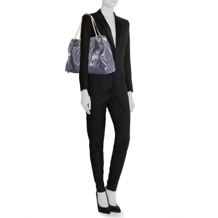 Bolso de mano Gucci Soho en charol azul - Detail D1