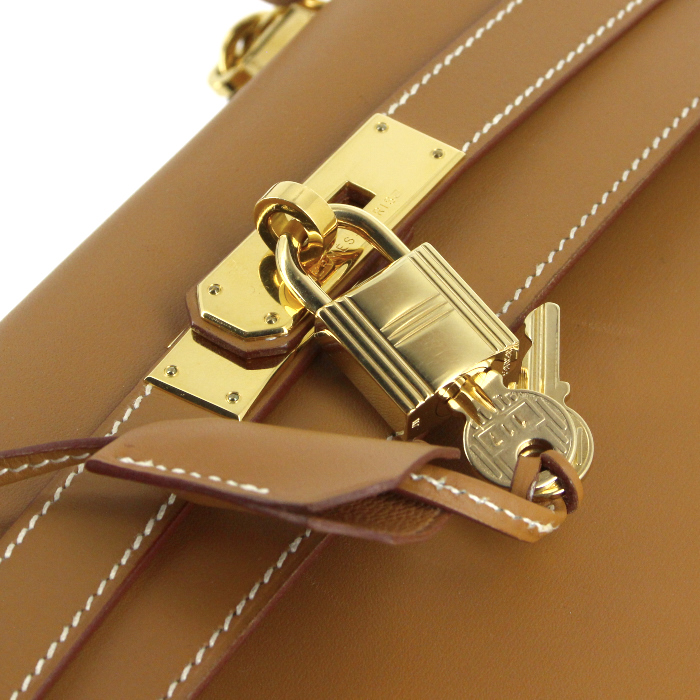 Hermes Kelly 32 cm handbag in gold Chamonix  leather - Detail D4
