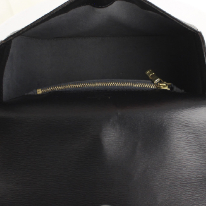 Bolso de mano Louis Vuitton en cuero Epi negro - Detail D2