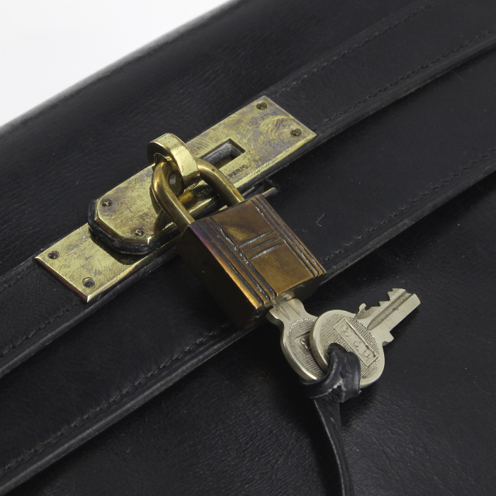 Hermes Kelly 28 cm handbag in black box leather - Detail D3
