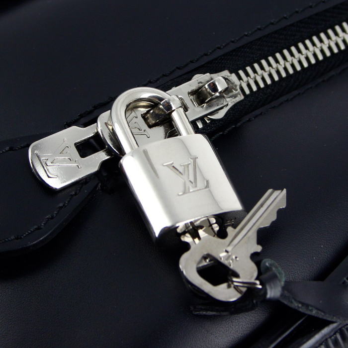 Bolso de mano Louis Vuitton Pont Neuf en cuero Epi negro - Detail D4