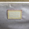 Louis Vuitton Capucines handbag in beige - Detail D3 thumbnail