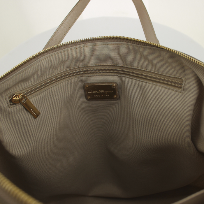 Shopping bag Salvatore Ferragamo in tela e pelle beige - Detail D4