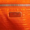 Bolso de mano Prada en cuero saffiano naranja - Detail D3 thumbnail