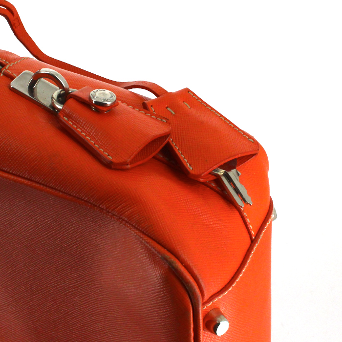 Bolso de mano Prada en cuero saffiano naranja - Detail D4