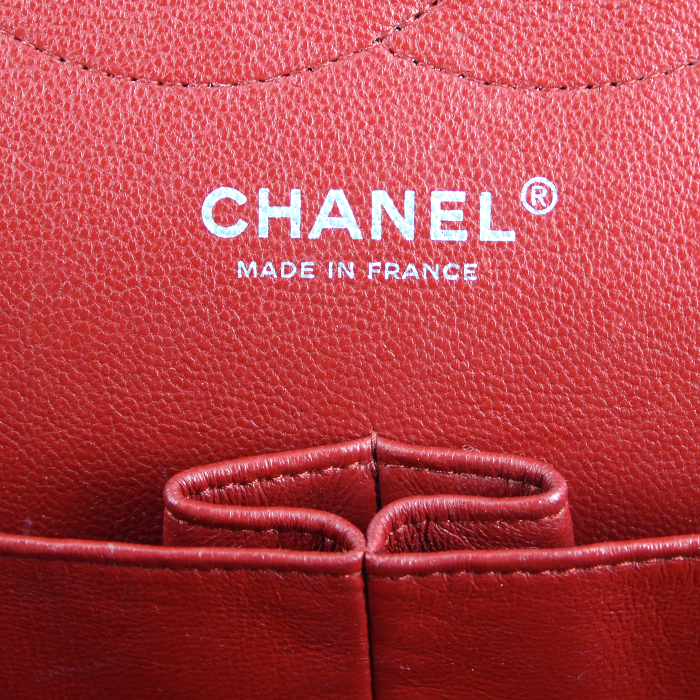 Bolso de mano Chanel Timeless jumbo en cuero acolchado rojo - Detail D4