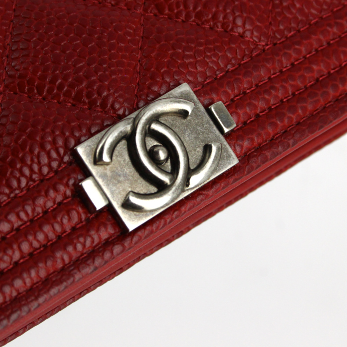 Chanel wallet in red quilted grained leather - Detail D5