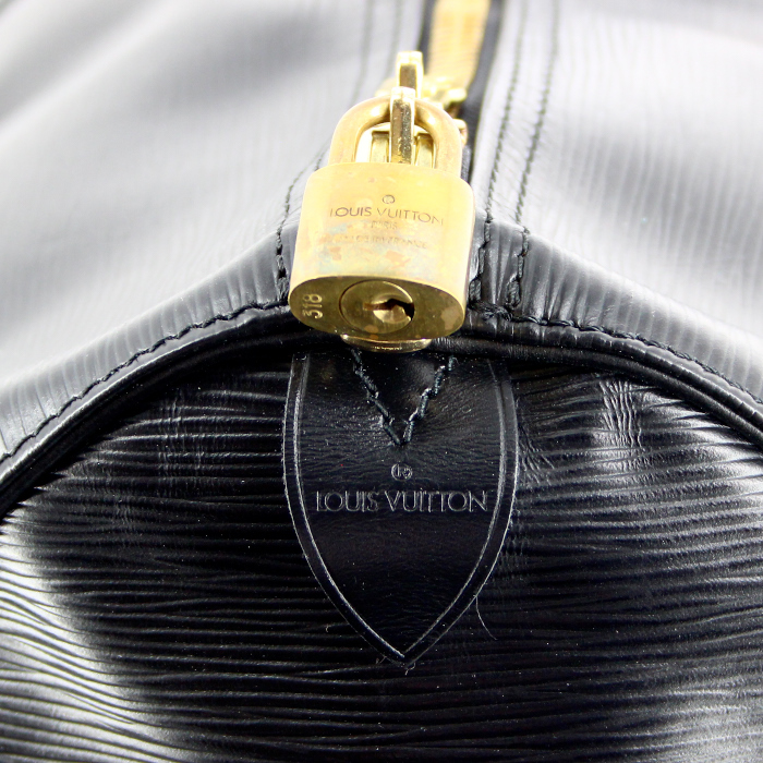 Bolsa de viaje Louis Vuitton Keepall 60 cm en cuero Epi negro - Detail D3