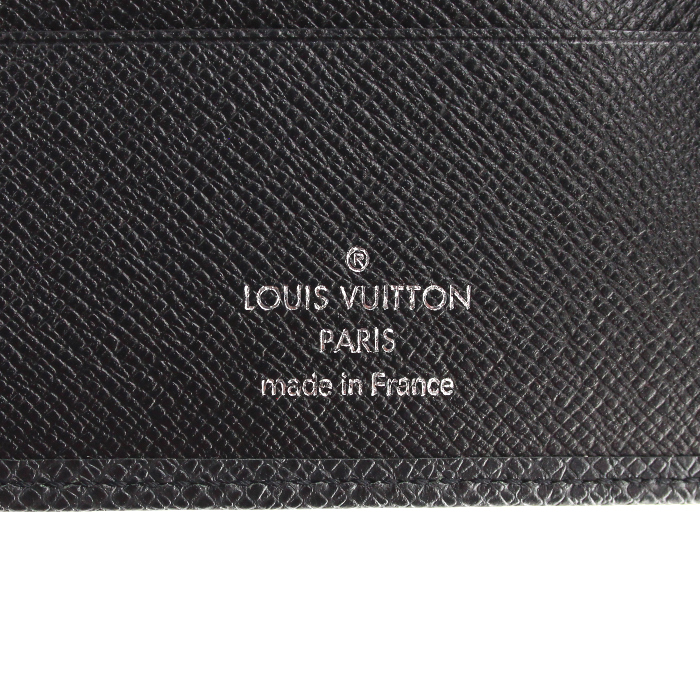 Louis Vuitton wallet in grey taiga leather - Detail D4