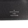 Billetera Louis Vuitton en cuero taiga gris - Detail D4 thumbnail