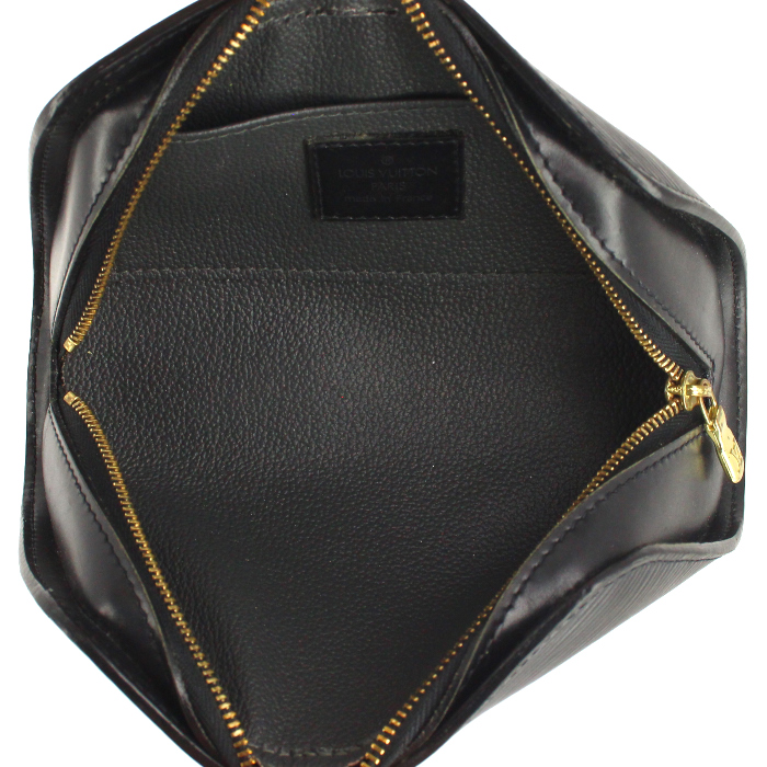 Louis Vuitton pouch in black epi leather - Detail D2