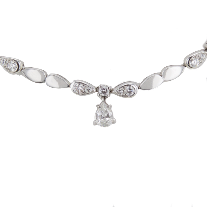 Boucheron necklace in white gold and diamonds - Detail D2