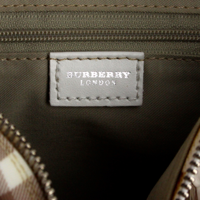 Bolso de mano Burberry en lona revestida Haymarket rosa y cuero blanco - Detail D3