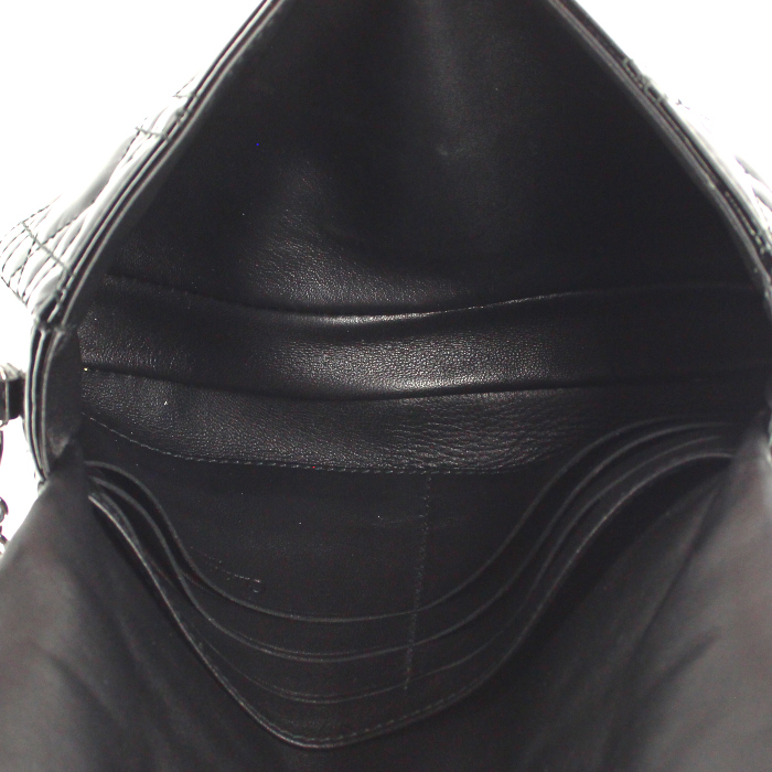 Bolso de mano Dior en charol acolchado negro - Detail D5