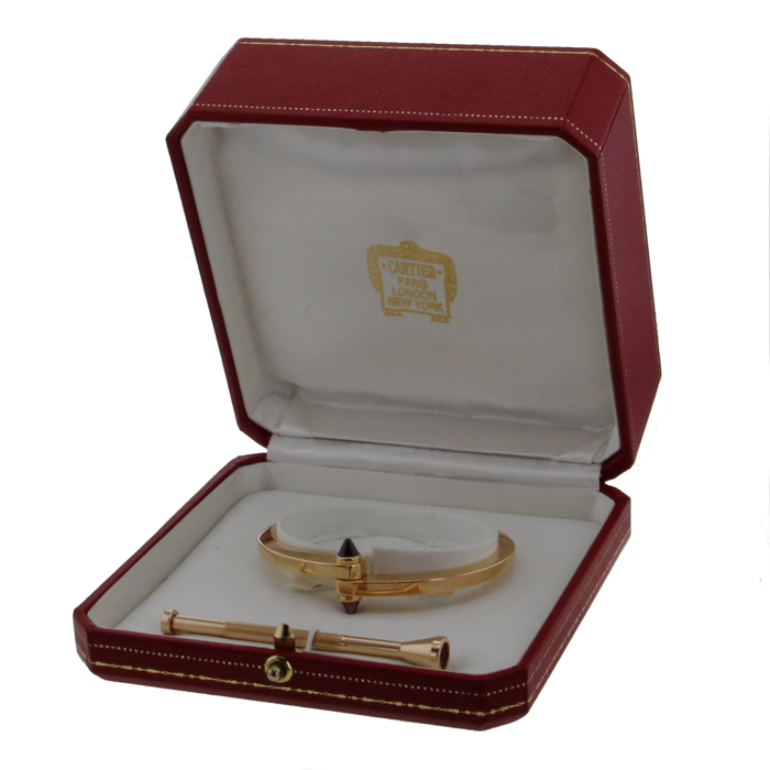 Opening Cartier Menotte bracelet in pink gold and garnets