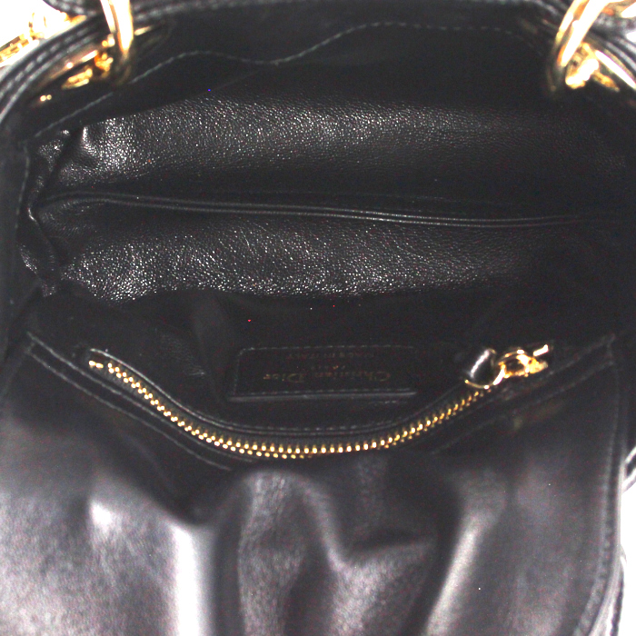 Bolso de mano Dior Lady Dior mini en cuero acolchado negro - Detail D3