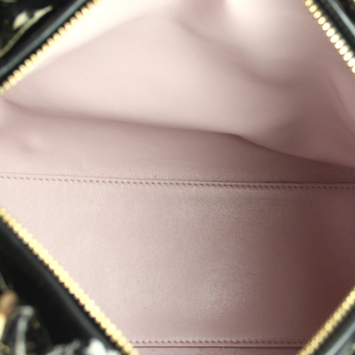 Borsa Dior Lady Dior modello medio in tela jersey nera e bianca e pelle verniciata nera - Detail D3