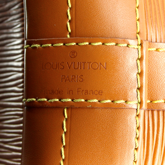 Louis Vuitton petit Noé large model shopping bag in cognac epi leather - Detail D3