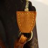 Pochette Louis Vuitton Pochette accessoires in tela monogram e pelle naturale - Detail D3 thumbnail