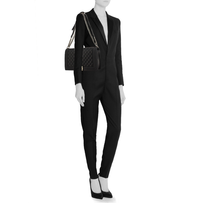 Chanel handbag in black quilted grained leather - Detail D2