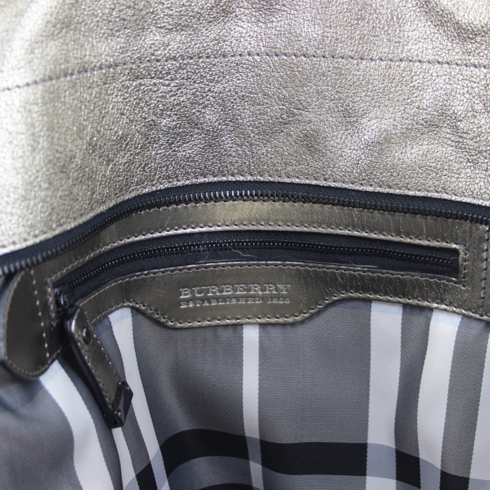 Bolso de mano Burberry en cuero dorado - Detail D3