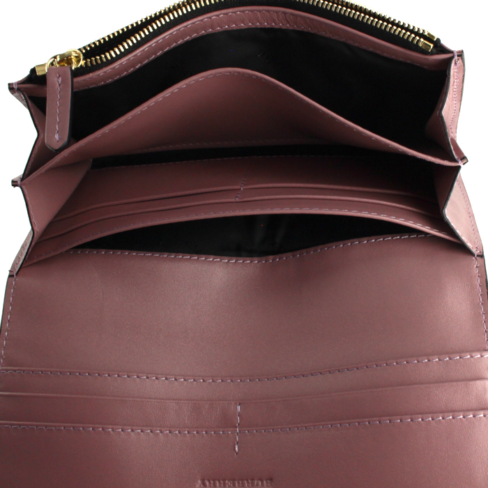 Burberry wallet in pink grained leather - Detail D2