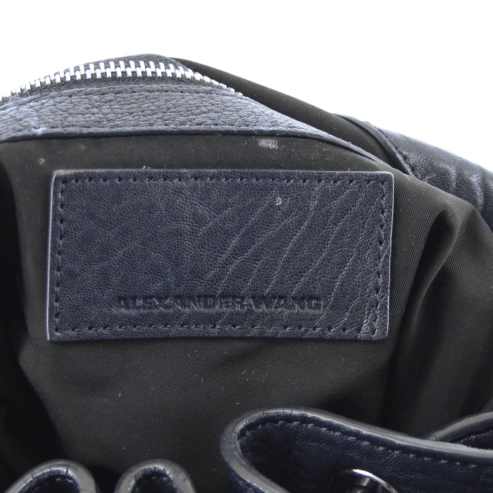 Sac à main Alexander Wang en cuir grainé marine  - Detail D4