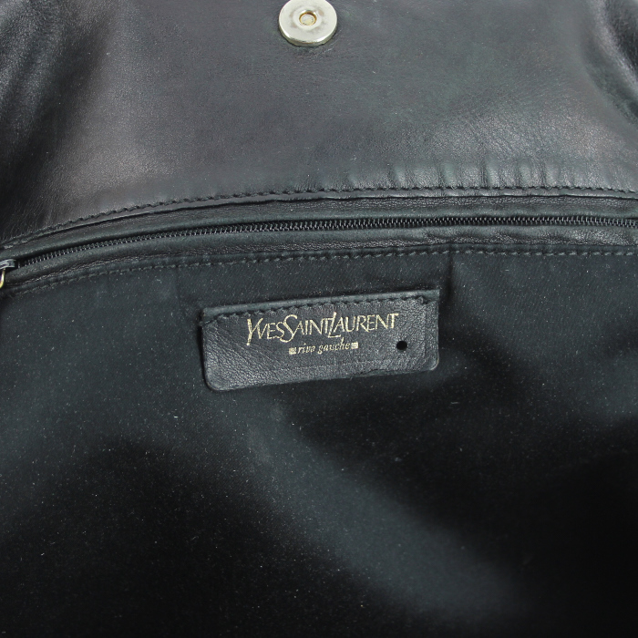 Yves Saint Laurent Tribute handbag in black leather - Detail D3