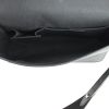 Bolso zurrón Louis Vuitton en cuero taiga negro - Detail D2 thumbnail
