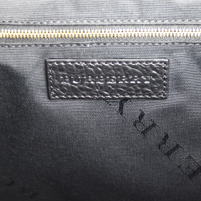 Sac à main Burberry en cuir noir - Detail D4
