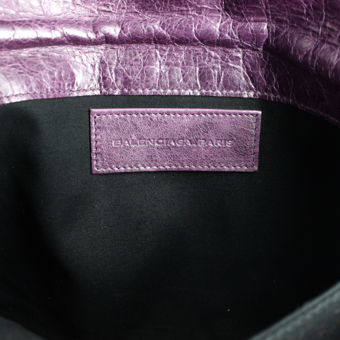 Balenciaga Classic Enveloppe pouch in purple leather - Detail D4