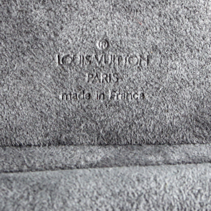 Vanity Louis Vuitton Cannes en cuir épi noir - Detail D3