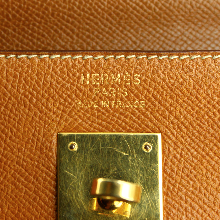 Hermes Kelly 35 cm handbag in gold Courchevel leather - Detail D4