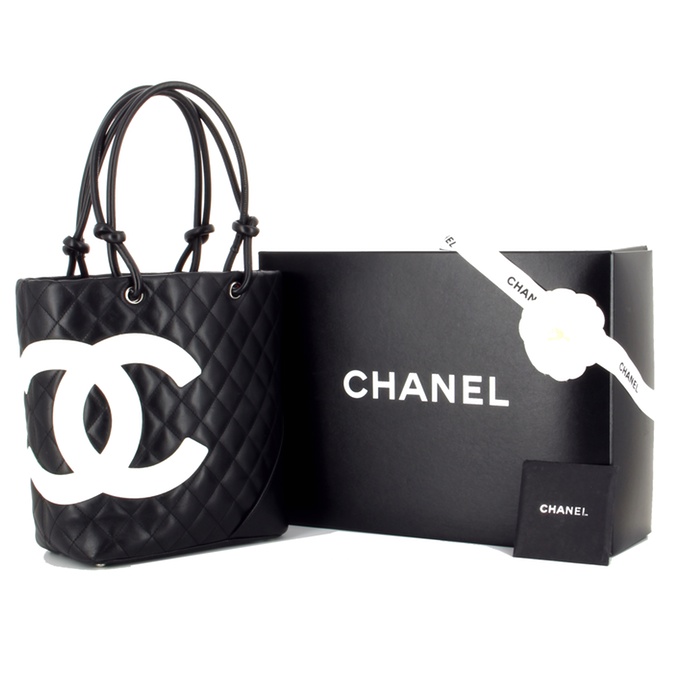 Chanel Cambon shopping bag in black quilted leather - Detail D2