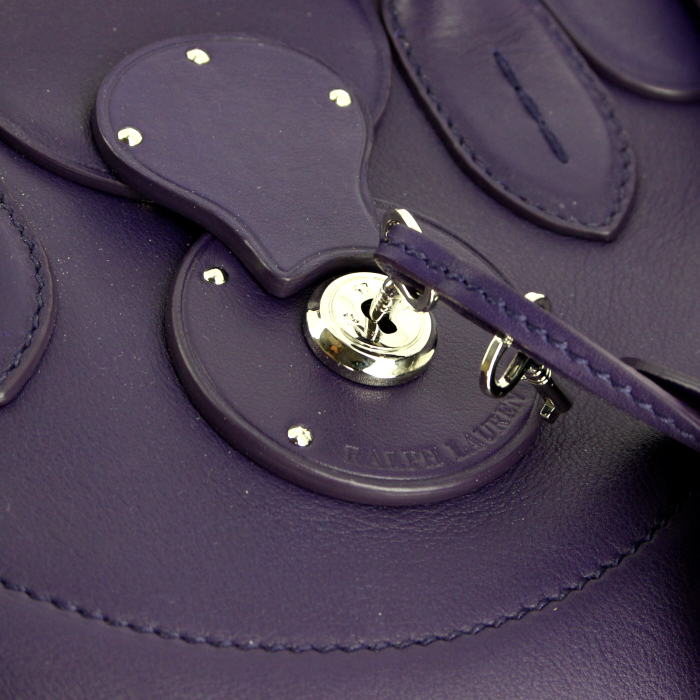 Bolso de mano Ralph Lauren Ricky modelo grande en cuero violeta - Detail D4