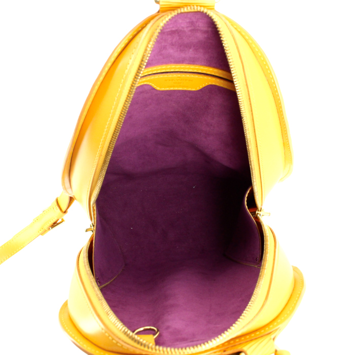 Louis Vuitton backpack in yellow epi leather - Detail D2