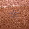 Louis Vuitton pouch in brown epi leather - Detail D4 thumbnail