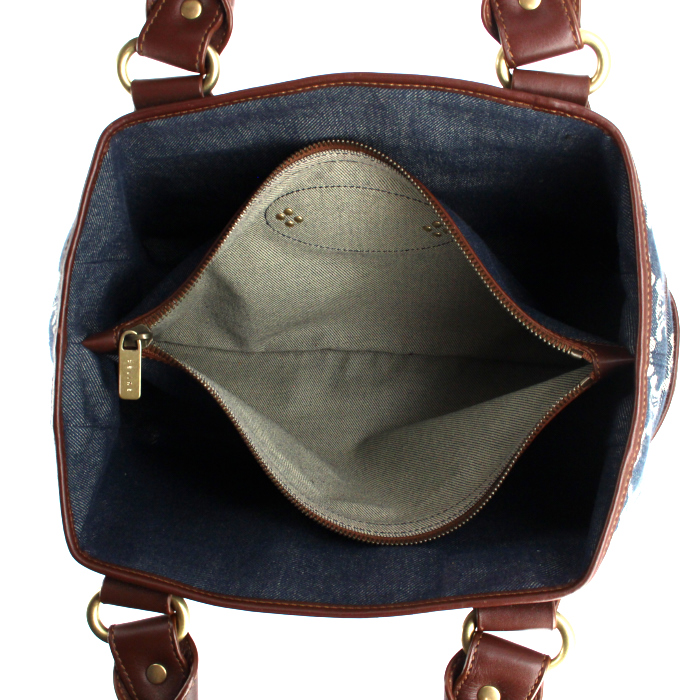 Sac à main Celine Boogie en toile denim monogrammée bleue et cuir marron - Detail D4