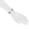 Bracelet ouvrant Hermes Clic Clac grand modèle en palladium et émail rose-poudre - Detail D1 thumbnail