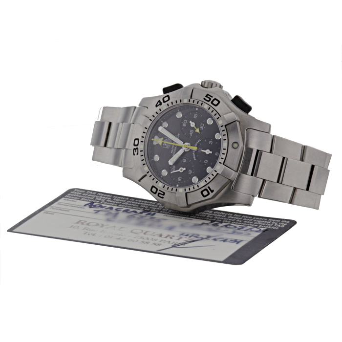 TAG Heuer Aquaracer Chronograph watch in stainless steel Ref : CN211A Circa 2003 - Detail D2
