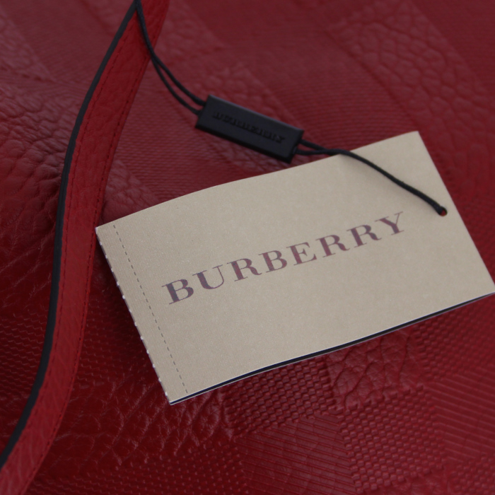 Burberry shoulder bag in red grained leather - Detail D3