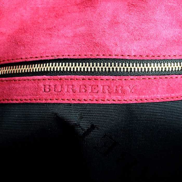 Sac/pochette Burberry en cuir grainé rose - Detail D3