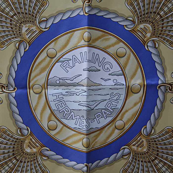 Hermes scarf in blue and beige twill silk - Detail D1