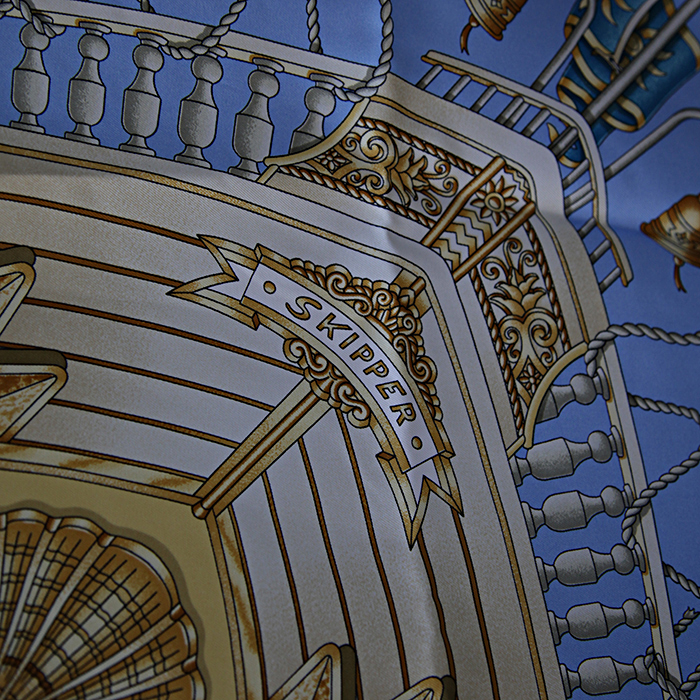 Hermes scarf in blue and beige twill silk - Detail D2