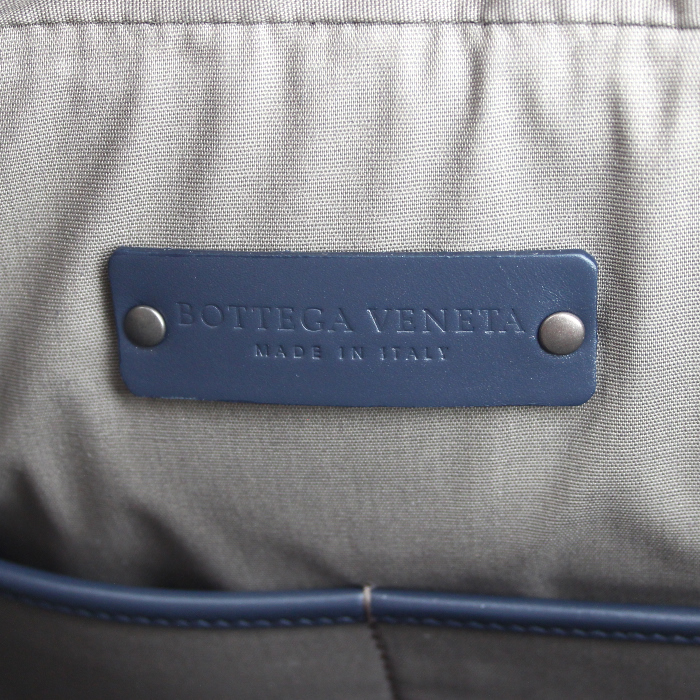 Porta-documentos Bottega Veneta en cuero intrecciato azul - Detail D5