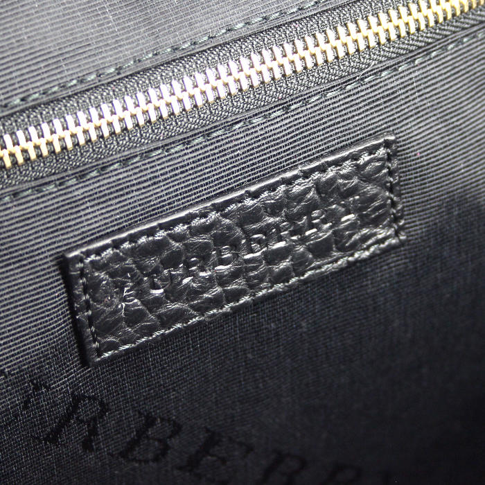 Sac à main Burberry Orchad en cuir noir - Detail D4